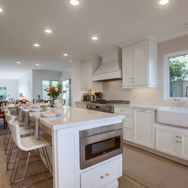 Rustle up a delicious dinner in the sleek, well-equipped kitchen