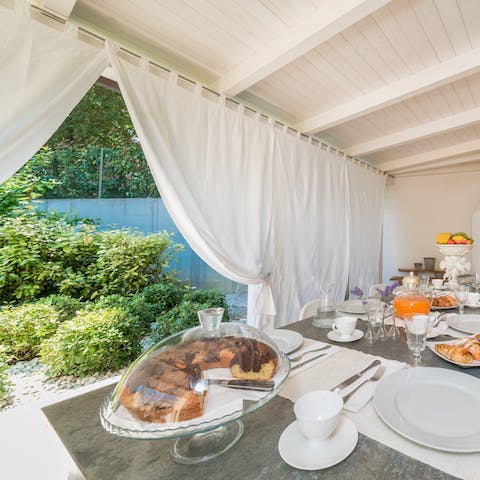 Enjoy your morning breakfast in the outdoor lounge area