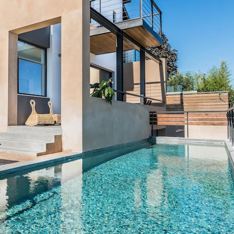 Cool off from the Cretan sun in the swimming pool 