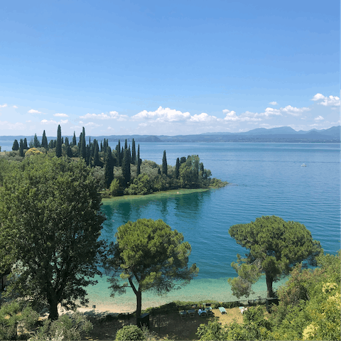 Stroll to the iconic Lake Garda in just ten minutes