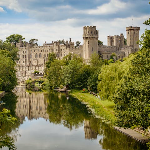 Stay right next to Warwick Castle and its sprawling grounds