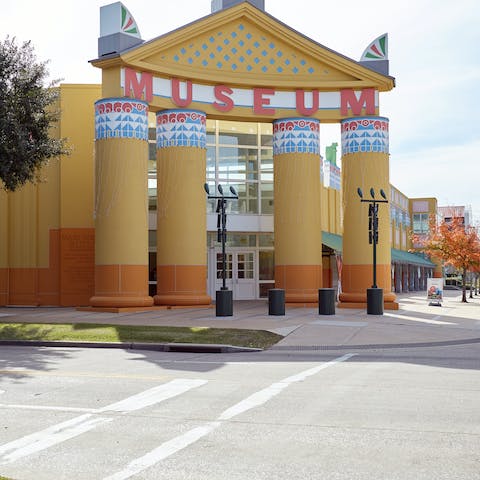 Explore the amazing cultural offerings in your Museum District neighbourhood – the Children's Museum is a ten-minute walk away