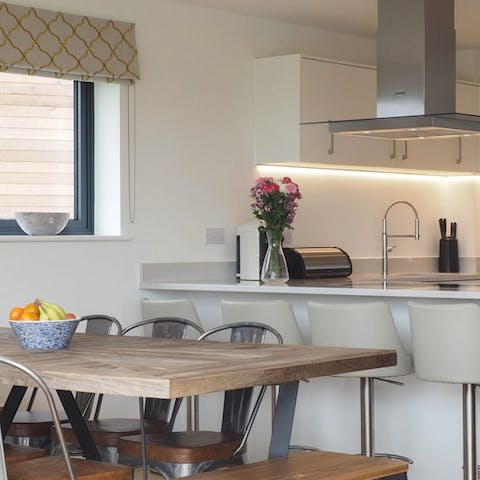 Come together in the sociable eat-in kitchen for a leisurely breakfast