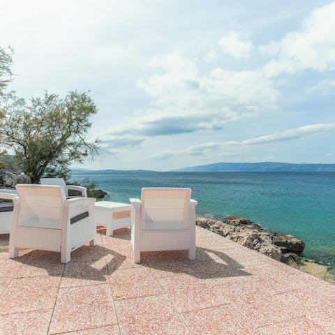 Sit out on the edge of the terrace with a drink and admire the stunning sea views