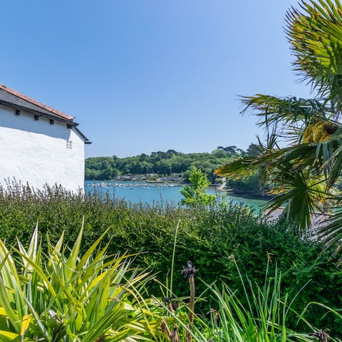 Explore the Helford River with Helford point and the ferry only a 3 minute walk away