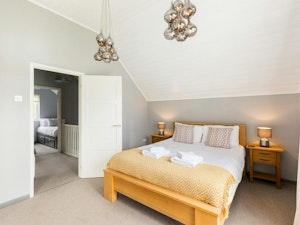 English Country Comfort image 11