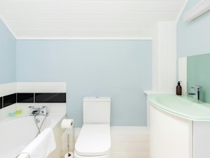 English Country Comfort image 8