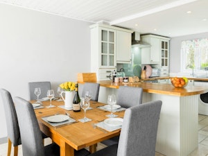 English Country Comfort image 7