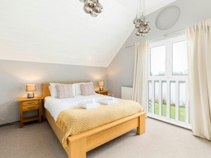 English Country Comfort image 6