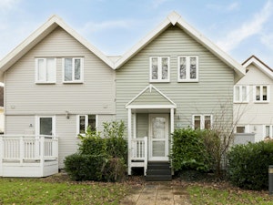 English Country Comfort image 5