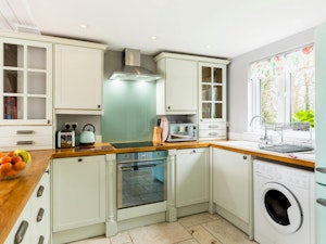 English Country Comfort image 4