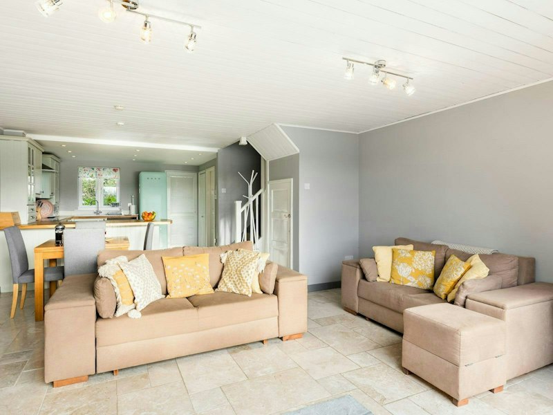 English Country Comfort additional image