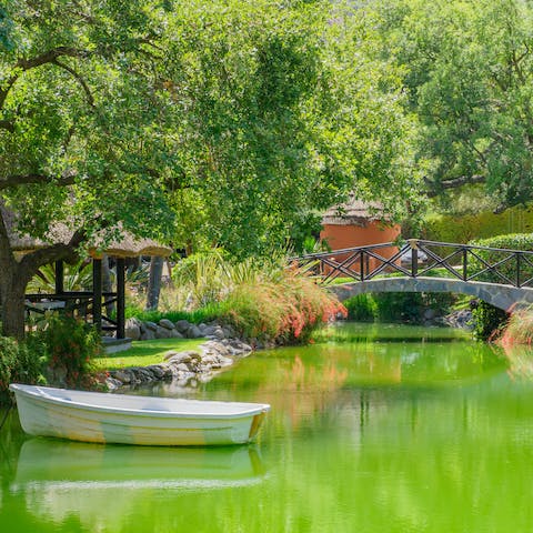 Take a stroll around the communal lake, offering some lovely photo opportunities