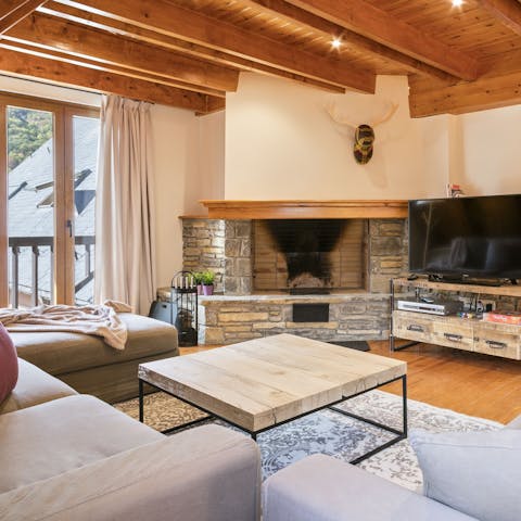 Snuggle up in the cosy living room and enjoy movie nights by the fire 