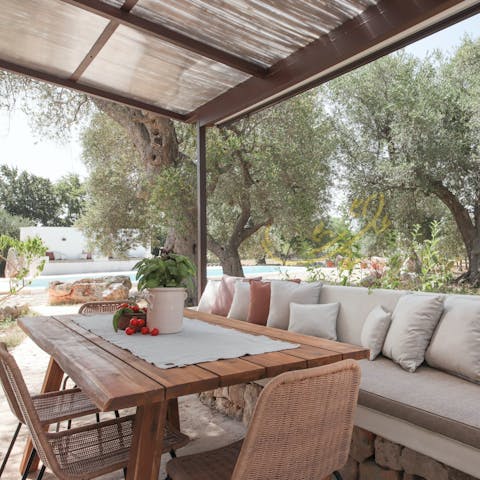 Hire a chef and dine alfresco in the shade