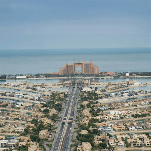 Explore the iconic sights of The Palm Jumeirah