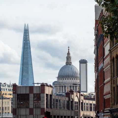 Stroll over to St Paul's Cathedral and do some sightseeing