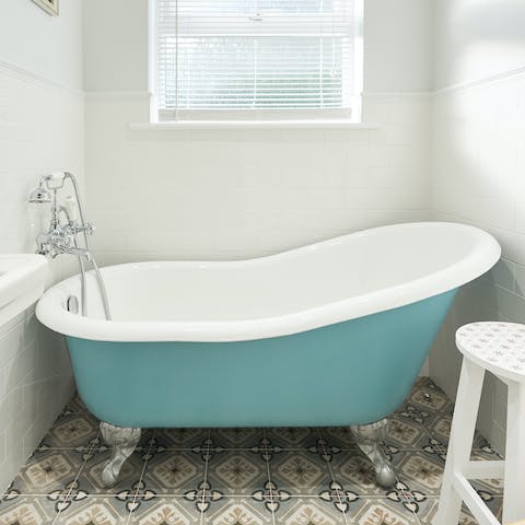 Run yourself a relaxing bath in the freestanding tub