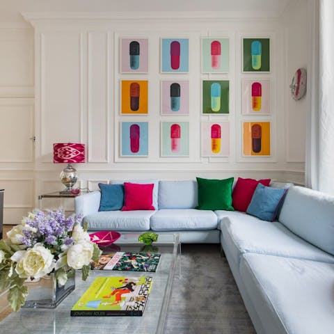 Return to this bright, modern apartment after days spent seeing the sights