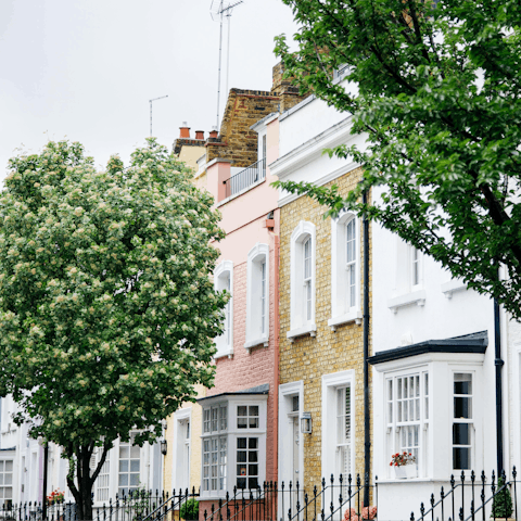 Stroll the streets of Chelsea with a coffee in-hand