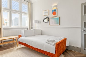 Covent Contemporary image 4