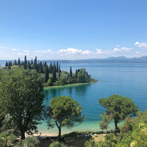 Stroll five minutes to the shores of Lake Garda – you can hop on a ferry in Gardone Riviera, 850m away
