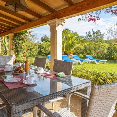 Embrace slow and relaxing meals on the terrace 