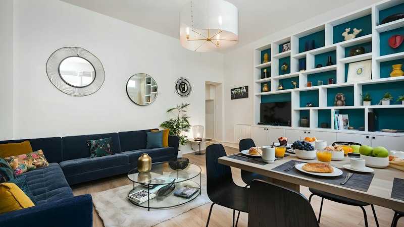 Parisian Family Oasis main image
