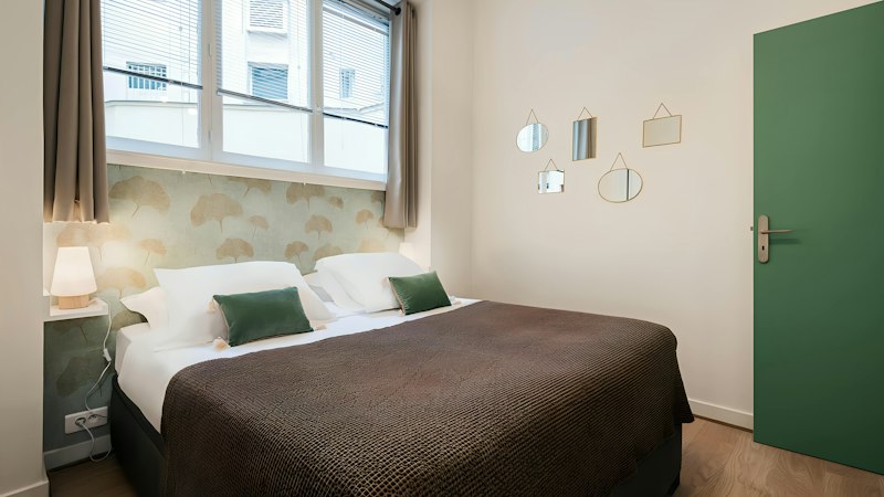 Parisian Family Oasis additional image