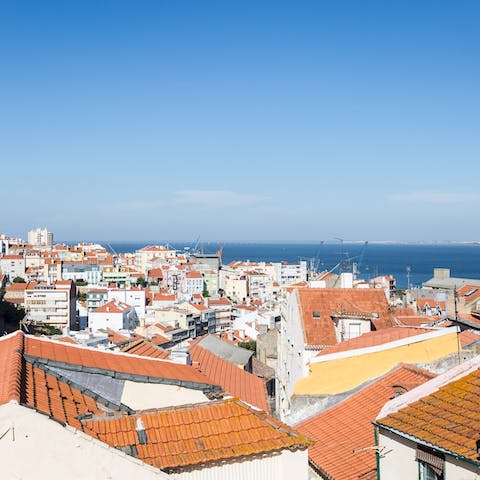 Enjoy your stay in the historic Graça area of Lisbon 