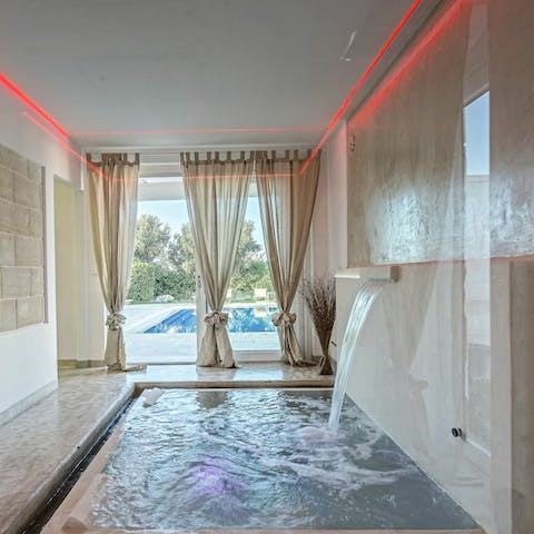 Enjoy a refreshing dip in the master suite's Jacuzzi