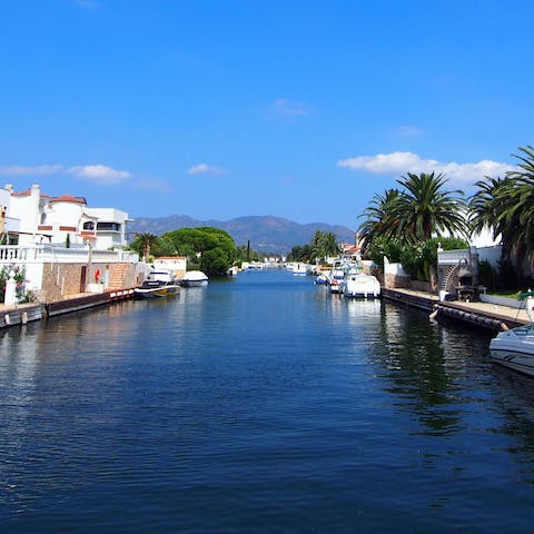 Explore the thirty kilometres of navigable canals 