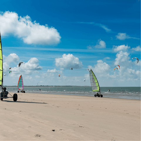 Walk to the vast sandy beach at Colijnsplaat in just one minute