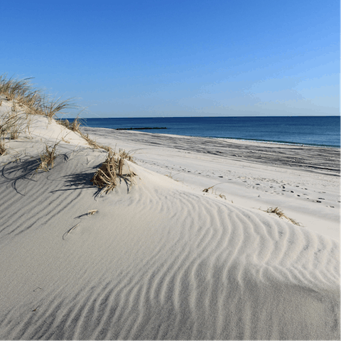 Drive to the white sands of East Hampton Main Beach in five minutes