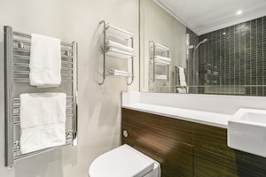 The Hyde Hideaway image 9