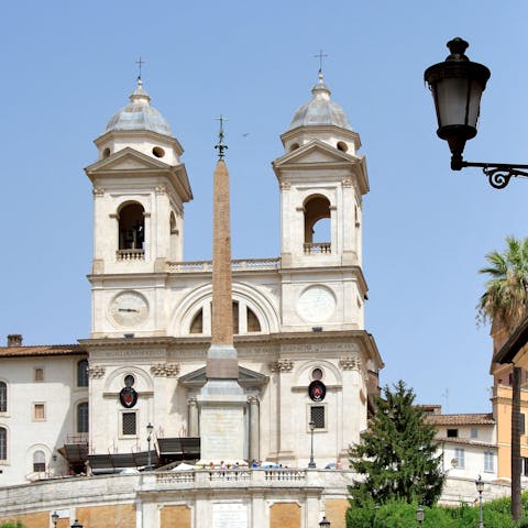 Walk to the Spanish Steps and Piazza di Spagna in less than ten minutes