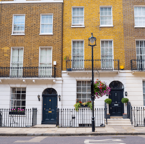 Explore Kensington's historic residential streets
