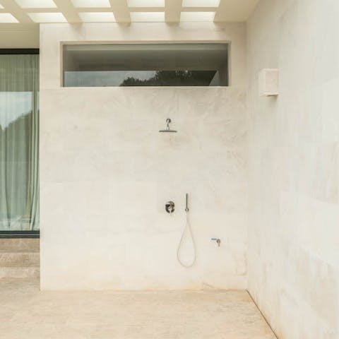 Rinse the sand off in the outdoor shower