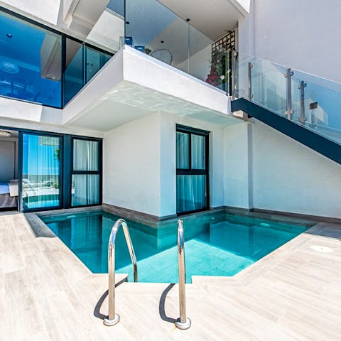 Descend a ladder into the plunge pool and splash around with your loved ones