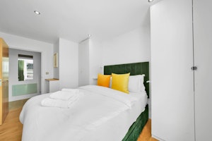 Dockside Darling image 9