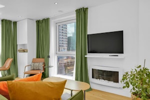 Dockside Darling image 8