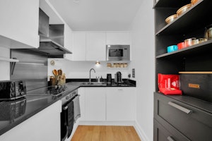 Dockside Darling image 5