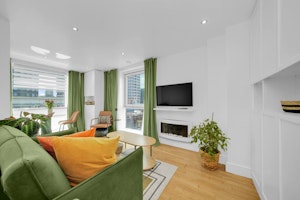 Dockside Darling image 4