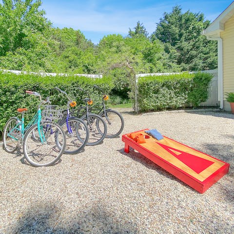 Enjoy family-friendly games in the garden, or set off on bike rides to nearby lakes, beaches and wineries