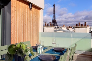 Eiffel Tower Horizon image 1