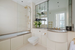 The Regal Quarters image 8