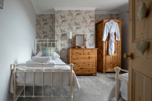 Swallow's Retreat image 6