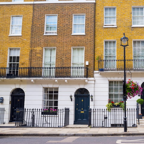 Explore London from the luxurious neighbourhood of Mayfair