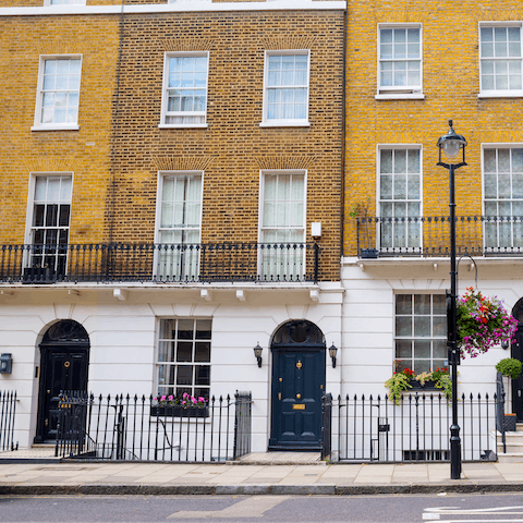 Explore London from the luxurious neighbourhood of Mayfair