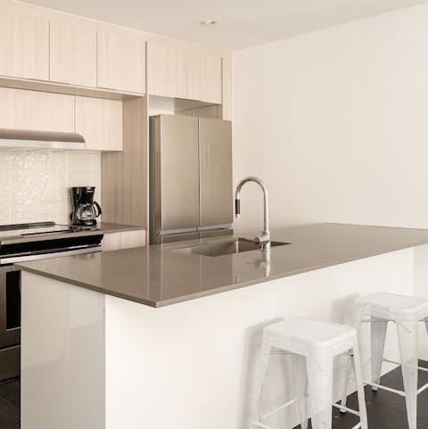 Plan the day's adventure over a fresh coffee at the breakfast bar